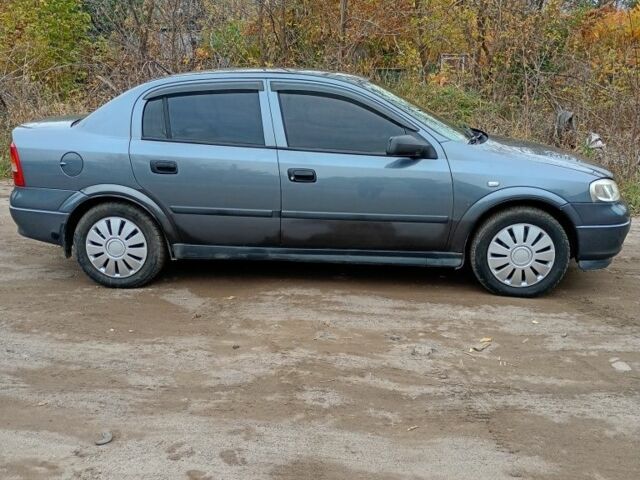 Серый Опель Астра, объемом двигателя 1.4 л и пробегом 210 тыс. км за 3200 $, фото 5 на Automoto.ua