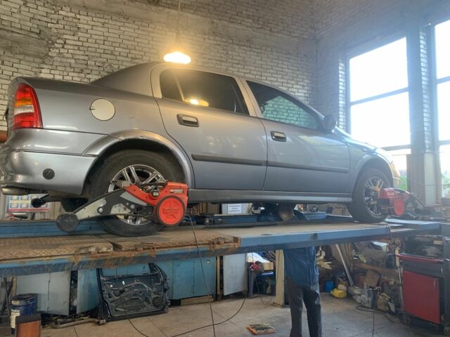 Серый Опель Астра, объемом двигателя 1.4 л и пробегом 224 тыс. км за 2300 $, фото 8 на Automoto.ua