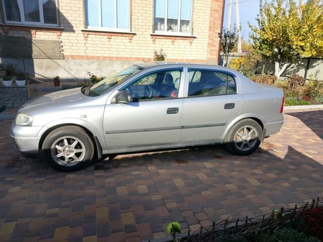 Сірий Опель Астра, об'ємом двигуна 1.4 л та пробігом 148 тис. км за 3900 $, фото 2 на Automoto.ua