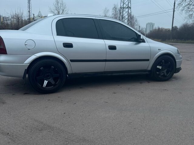 Серый Опель Астра, объемом двигателя 1.4 л и пробегом 300 тыс. км за 5000 $, фото 4 на Automoto.ua