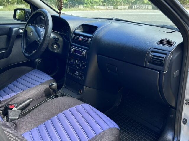 Сірий Опель Астра, об'ємом двигуна 1.4 л та пробігом 188 тис. км за 3500 $, фото 9 на Automoto.ua