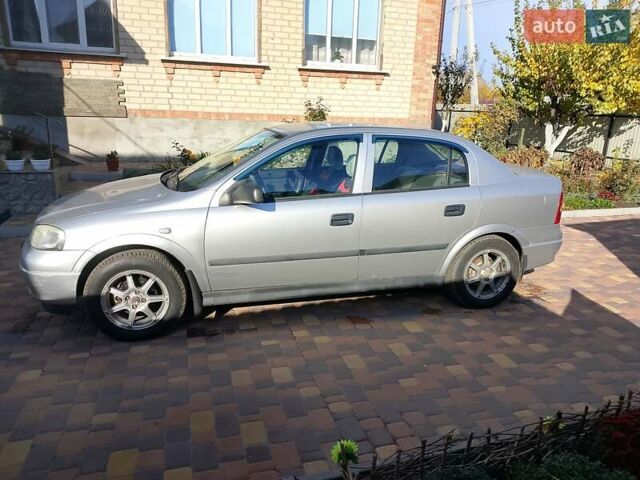 Серый Опель Астра, объемом двигателя 1.4 л и пробегом 147 тыс. км за 3900 $, фото 5 на Automoto.ua