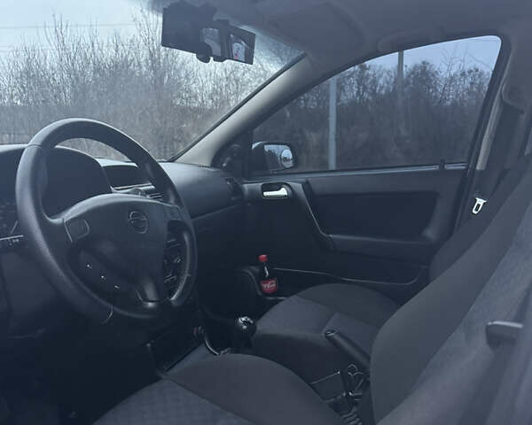 Серый Опель Астра, объемом двигателя 1.4 л и пробегом 300 тыс. км за 5000 $, фото 12 на Automoto.ua