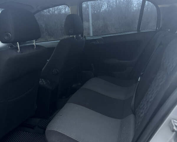 Серый Опель Астра, объемом двигателя 1.4 л и пробегом 300 тыс. км за 5000 $, фото 13 на Automoto.ua