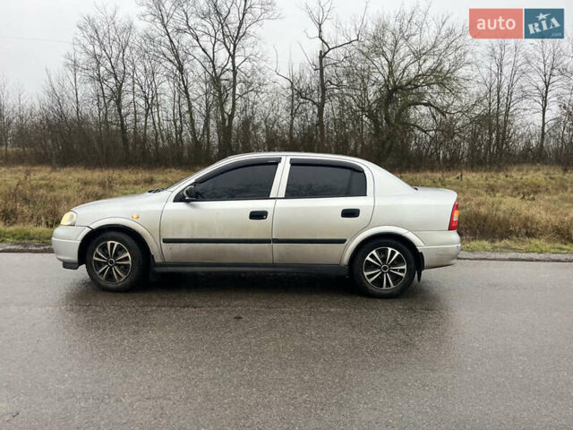 Серый Опель Астра, объемом двигателя 1.39 л и пробегом 223 тыс. км за 3800 $, фото 2 на Automoto.ua