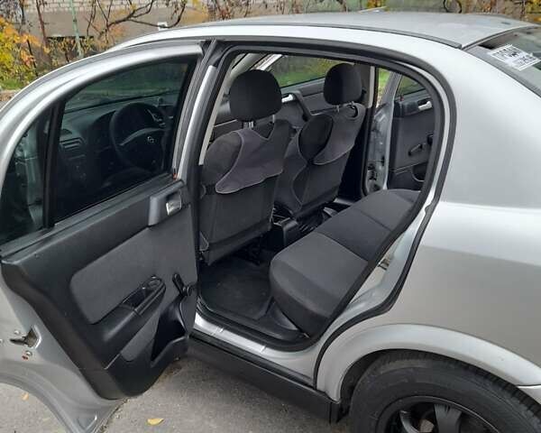 Сірий Опель Астра, об'ємом двигуна 1.39 л та пробігом 250 тис. км за 2900 $, фото 15 на Automoto.ua