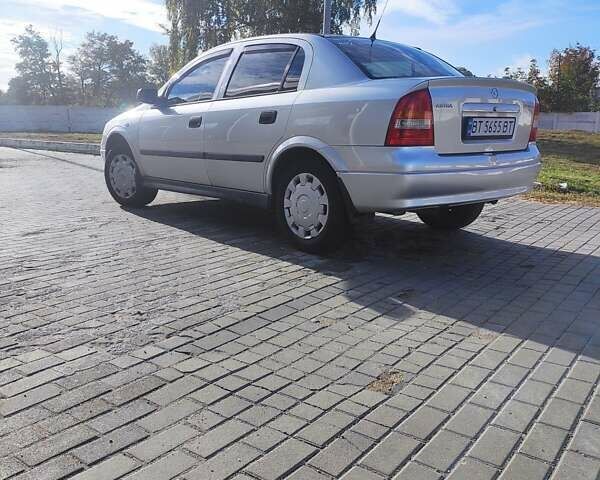 Серый Опель Астра, объемом двигателя 1.39 л и пробегом 242 тыс. км за 3800 $, фото 4 на Automoto.ua