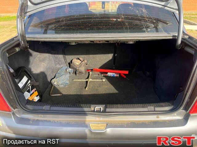 Серый Опель Астра, объемом двигателя 1.4 л и пробегом 212 тыс. км за 3000 $, фото 4 на Automoto.ua