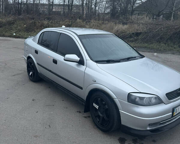 Серый Опель Астра, объемом двигателя 1.4 л и пробегом 300 тыс. км за 5000 $, фото 3 на Automoto.ua