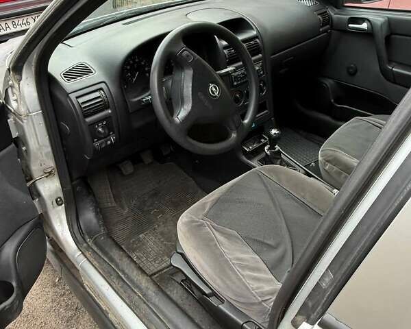 Серый Опель Астра, объемом двигателя 1.4 л и пробегом 120 тыс. км за 3800 $, фото 7 на Automoto.ua