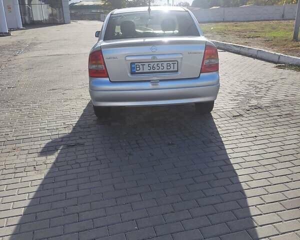 Серый Опель Астра, объемом двигателя 1.39 л и пробегом 242 тыс. км за 3800 $, фото 1 на Automoto.ua