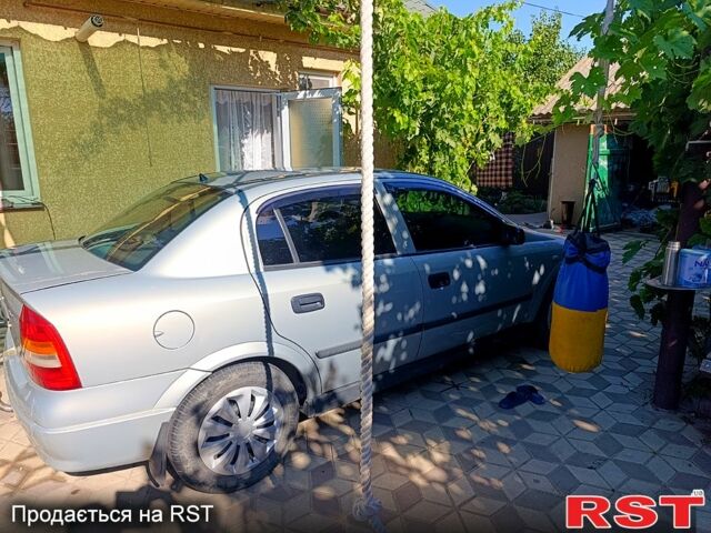 Серый Опель Астра, объемом двигателя 1.4 л и пробегом 270 тыс. км за 3500 $, фото 1 на Automoto.ua