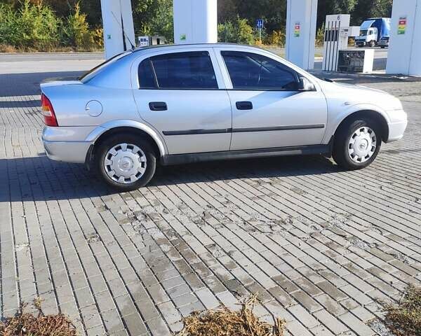 Серый Опель Астра, объемом двигателя 1.39 л и пробегом 242 тыс. км за 3800 $, фото 8 на Automoto.ua