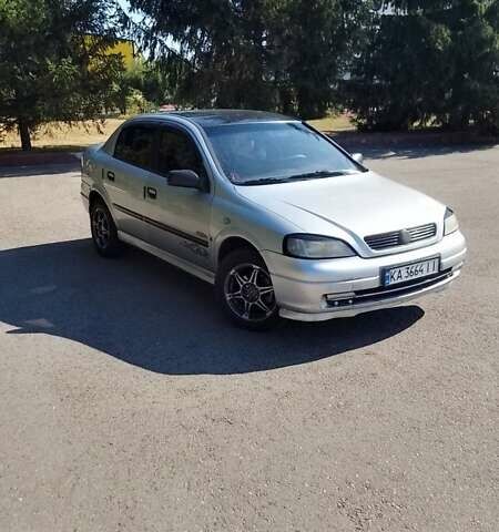 Серый Опель Астра, объемом двигателя 1.4 л и пробегом 360 тыс. км за 2500 $, фото 2 на Automoto.ua