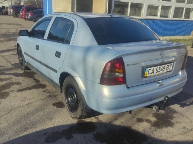 Серый Опель Астра, объемом двигателя 1.6 л и пробегом 260 тыс. км за 3700 $, фото 3 на Automoto.ua