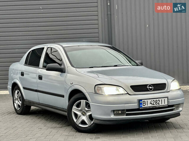 Серый Опель Астра, объемом двигателя 1.39 л и пробегом 240 тыс. км за 2800 $, фото 1 на Automoto.ua