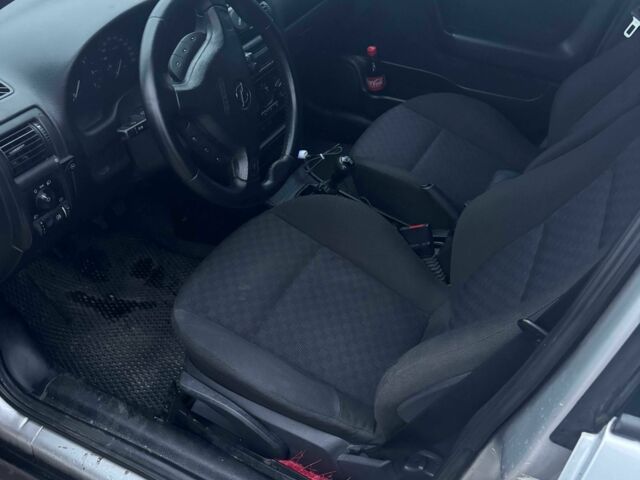 Серый Опель Астра, объемом двигателя 1.4 л и пробегом 300 тыс. км за 5000 $, фото 8 на Automoto.ua