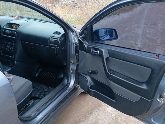 Серый Опель Астра, объемом двигателя 1.4 л и пробегом 210 тыс. км за 3200 $, фото 10 на Automoto.ua