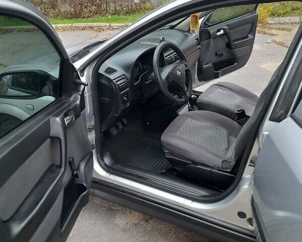 Сірий Опель Астра, об'ємом двигуна 1.39 л та пробігом 250 тис. км за 2900 $, фото 14 на Automoto.ua