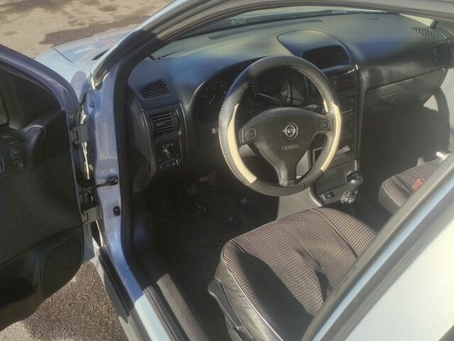 Серый Опель Астра, объемом двигателя 1.6 л и пробегом 260 тыс. км за 3700 $, фото 5 на Automoto.ua