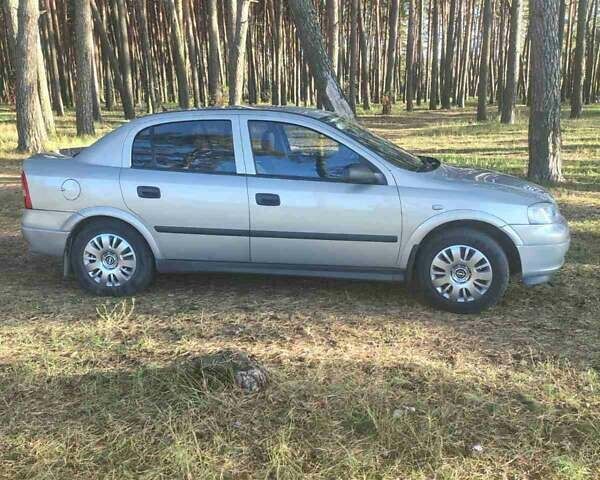 Сірий Опель Астра, об'ємом двигуна 1.4 л та пробігом 172 тис. км за 3500 $, фото 4 на Automoto.ua