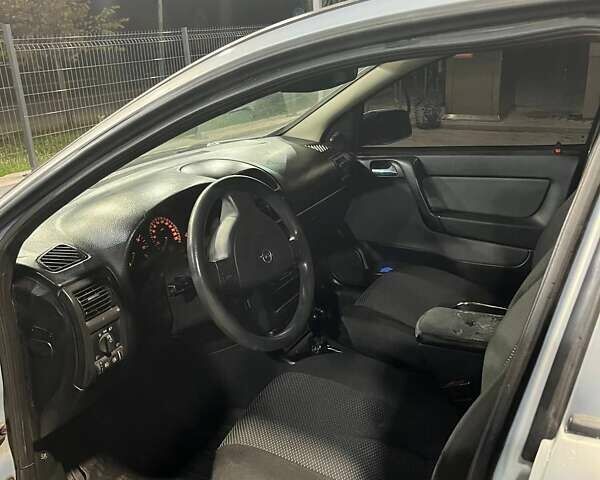 Серый Опель Астра, объемом двигателя 1.4 л и пробегом 146 тыс. км за 3600 $, фото 3 на Automoto.ua