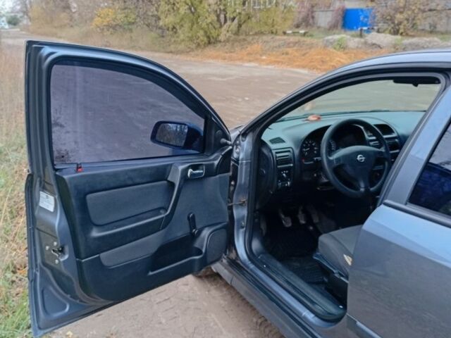 Серый Опель Астра, объемом двигателя 1.4 л и пробегом 210 тыс. км за 3200 $, фото 1 на Automoto.ua