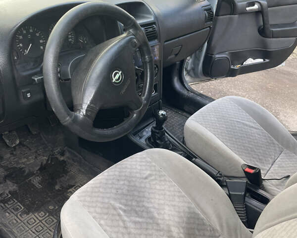 Серый Опель Астра, объемом двигателя 1.6 л и пробегом 290 тыс. км за 2400 $, фото 17 на Automoto.ua