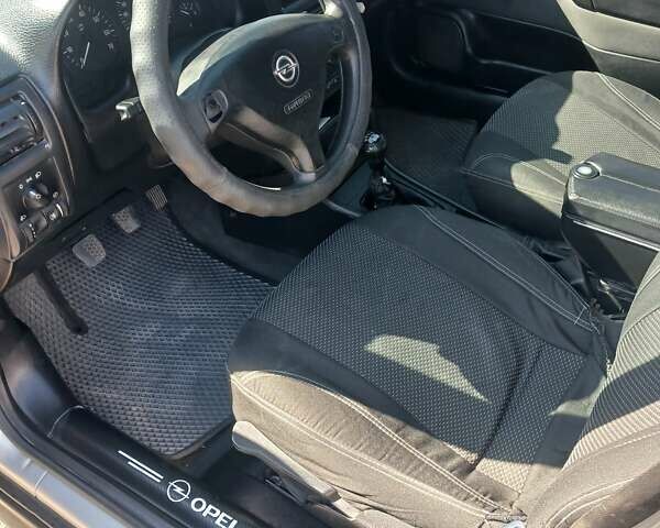 Серый Опель Астра, объемом двигателя 1.39 л и пробегом 260 тыс. км за 2950 $, фото 10 на Automoto.ua