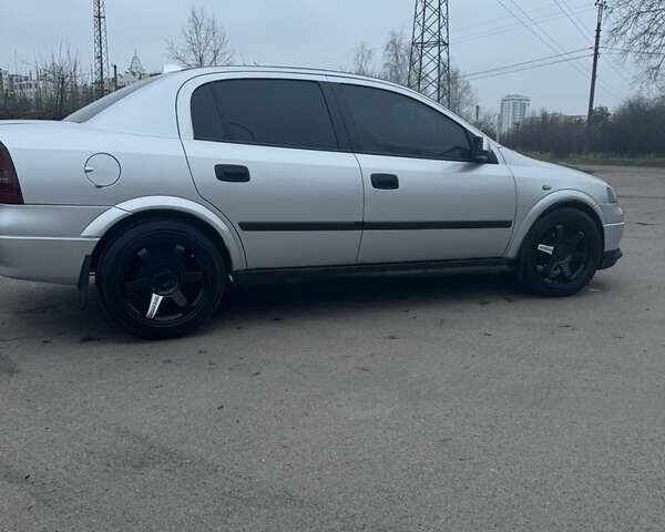 Серый Опель Астра, объемом двигателя 1.4 л и пробегом 300 тыс. км за 5000 $, фото 4 на Automoto.ua