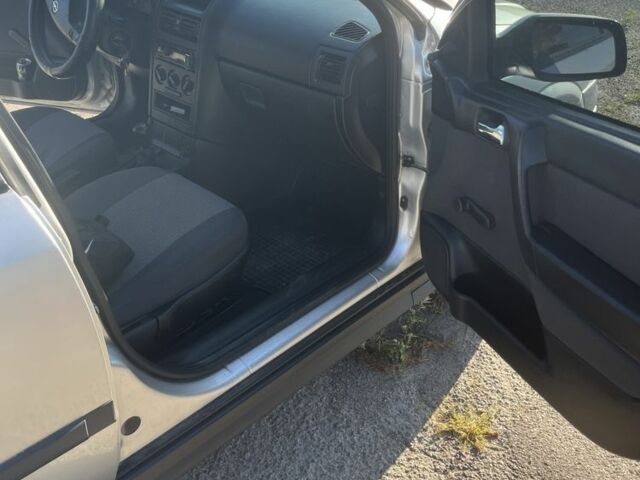 Серый Опель Астра, объемом двигателя 1.4 л и пробегом 270 тыс. км за 3400 $, фото 4 на Automoto.ua