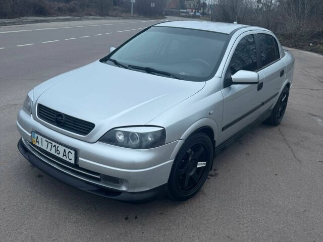 Серый Опель Астра, объемом двигателя 1.4 л и пробегом 300 тыс. км за 5000 $, фото 1 на Automoto.ua