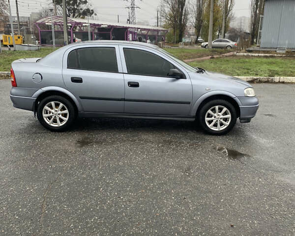 Серый Опель Астра, объемом двигателя 1.4 л и пробегом 283 тыс. км за 3200 $, фото 9 на Automoto.ua