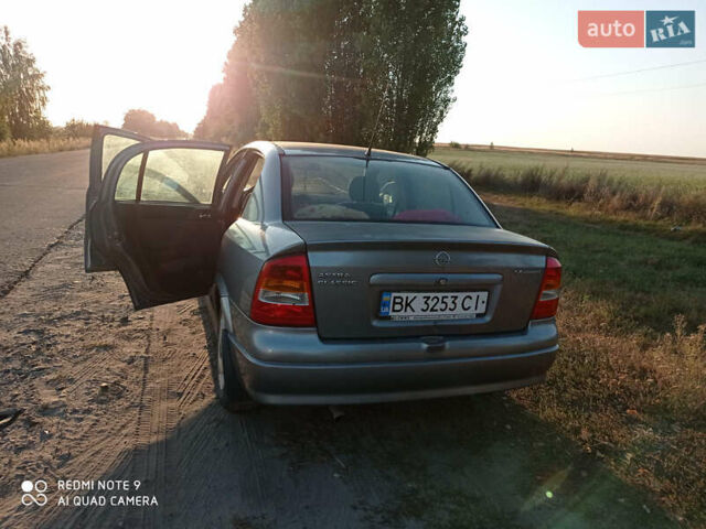 Серый Опель Астра, объемом двигателя 1.4 л и пробегом 190 тыс. км за 3700 $, фото 1 на Automoto.ua