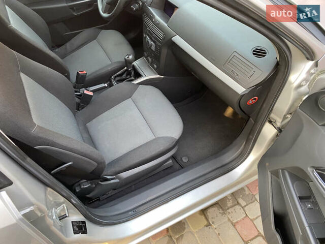 Серый Опель Астра, объемом двигателя 1.6 л и пробегом 256 тыс. км за 4350 $, фото 16 на Automoto.ua