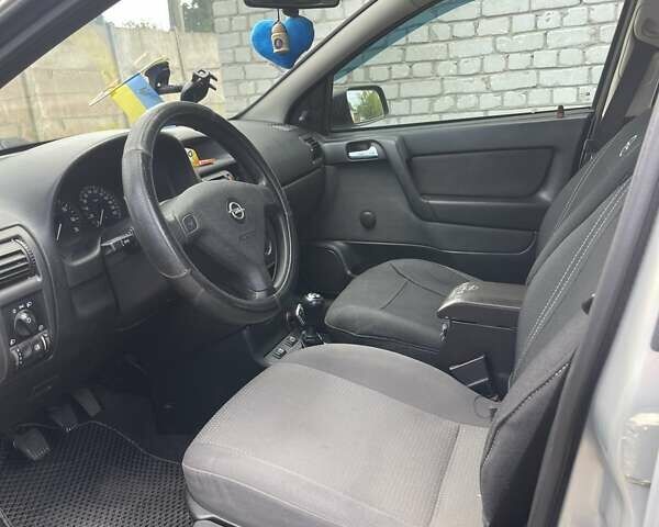 Серый Опель Астра, объемом двигателя 1.4 л и пробегом 172 тыс. км за 3500 $, фото 5 на Automoto.ua