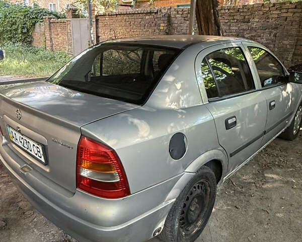 Сірий Опель Астра, об'ємом двигуна 1.39 л та пробігом 346 тис. км за 2950 $, фото 4 на Automoto.ua