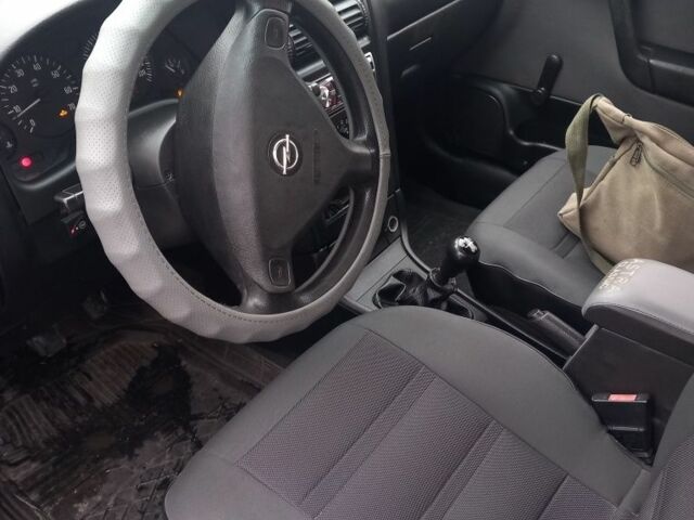 Серый Опель Астра, объемом двигателя 1.4 л и пробегом 256 тыс. км за 3200 $, фото 5 на Automoto.ua