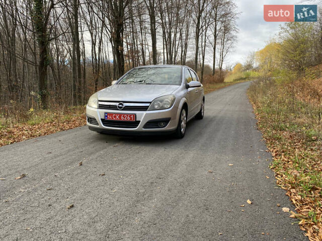 Серый Опель Астра, объемом двигателя 1.6 л и пробегом 256 тыс. км за 4350 $, фото 1 на Automoto.ua