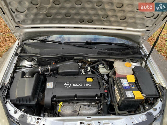 Серый Опель Астра, объемом двигателя 1.6 л и пробегом 256 тыс. км за 4350 $, фото 12 на Automoto.ua