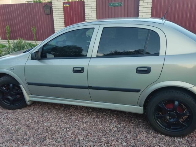 Серый Опель Астра, объемом двигателя 1.4 л и пробегом 338 тыс. км за 4100 $, фото 2 на Automoto.ua