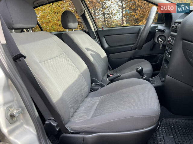 Серый Опель Астра, объемом двигателя 1.36 л и пробегом 77 тыс. км за 3999 $, фото 49 на Automoto.ua