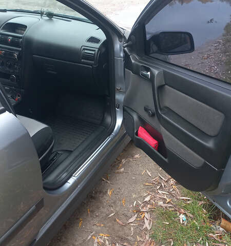 Серый Опель Астра, объемом двигателя 1.4 л и пробегом 212 тыс. км за 3900 $, фото 5 на Automoto.ua