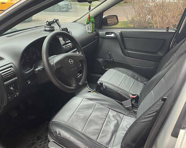 Серый Опель Астра, объемом двигателя 1.4 л и пробегом 213 тыс. км за 3600 $, фото 7 на Automoto.ua