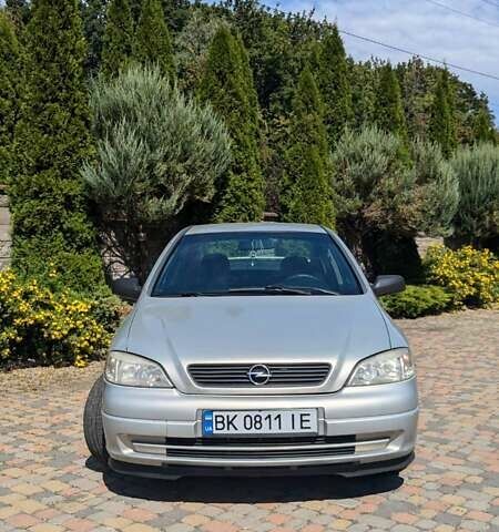 Серый Опель Астра, объемом двигателя 1.4 л и пробегом 498 тыс. км за 3000 $, фото 1 на Automoto.ua