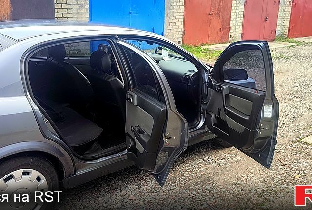 Серый Опель Астра, объемом двигателя 1.4 л и пробегом 129 тыс. км за 4750 $, фото 3 на Automoto.ua