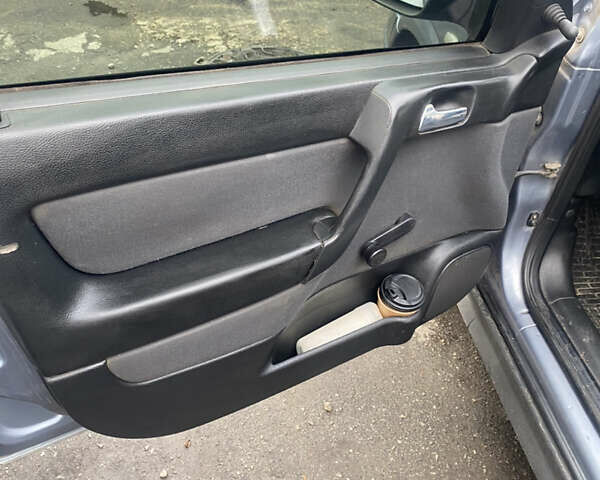 Серый Опель Астра, объемом двигателя 1.4 л и пробегом 283 тыс. км за 3200 $, фото 16 на Automoto.ua