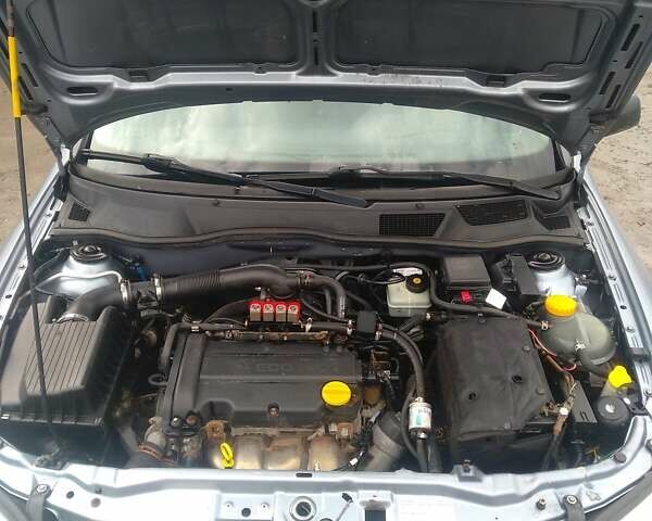 Серый Опель Астра, объемом двигателя 1.4 л и пробегом 278 тыс. км за 4000 $, фото 10 на Automoto.ua