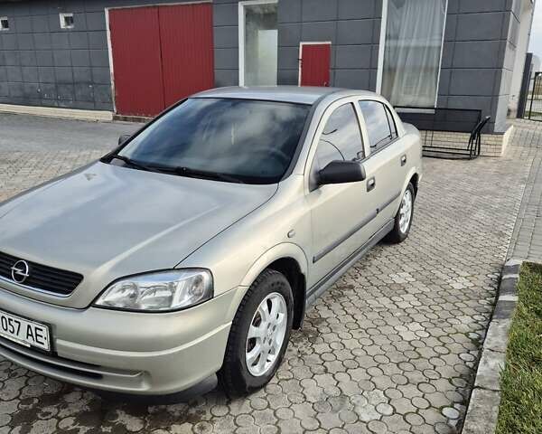 Серый Опель Астра, объемом двигателя 1.4 л и пробегом 361 тыс. км за 3800 $, фото 3 на Automoto.ua