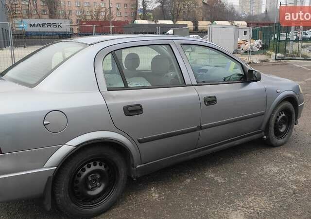 Серый Опель Астра, объемом двигателя 1.4 л и пробегом 220 тыс. км за 4000 $, фото 3 на Automoto.ua